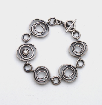 circular bracelet with pearl.jpg